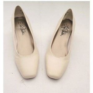 Life Stride Women's Shoes Size 6D, Style Jade, 2" Heel